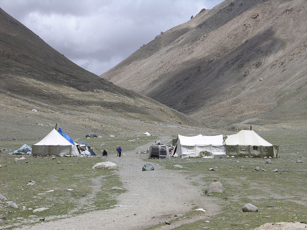 Tibet Kailash 08 Kora 17 Lunch Stop At Tamdrin Outside